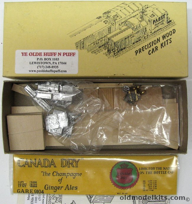 Ye Olde Huff-N-Puff S 40 Foot Wooden Billboard Reefer Canada Dry - 'S' Scale Craftsman Kit, 576 plastic model kit